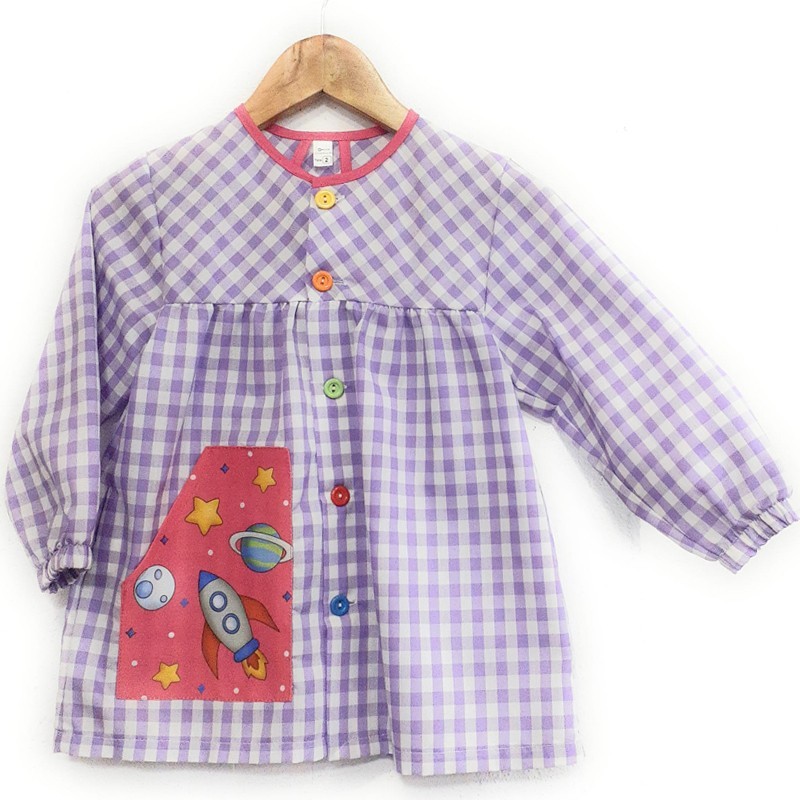 Comprar Bata infantil lila con botones y dibujo espacial Dto. 50%